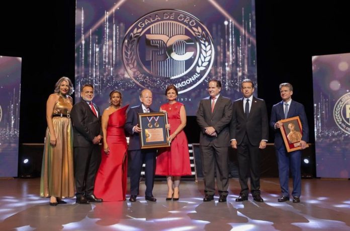 Federación de Comerciantes reconoce a empresarios y funcionarios en su 50 Aniversario