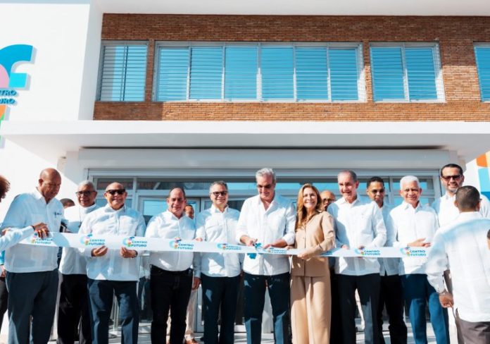 Abinader y Carolina Mejía inauguran Centro Futuro para ofrecer capacitación técnica gratuita en Cristo Rey