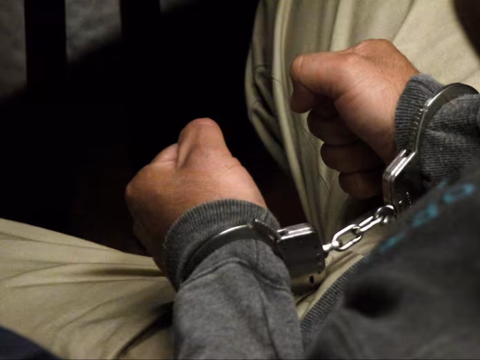 Condenan a 20 años de prisión a hombre acusado de violar a dos hijas.