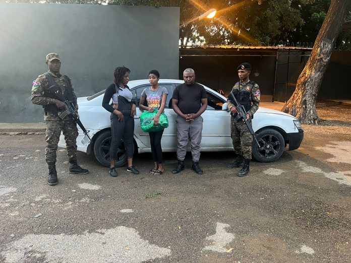 Ejército apresa Capitán por tráfico de indocumentados.