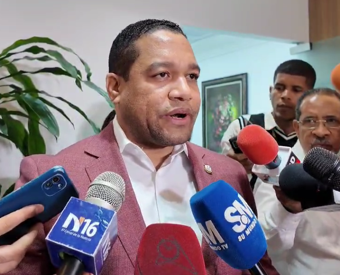 Solicitan intervención del Ministerio de Obras Públicas para resolver conflicto en aeropuerto de Pedernales