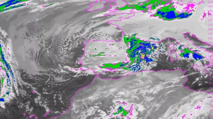 DANA: La alerta roja por lluvias en Málaga obliga a evacuar a 3.000 personas y a suspender clases