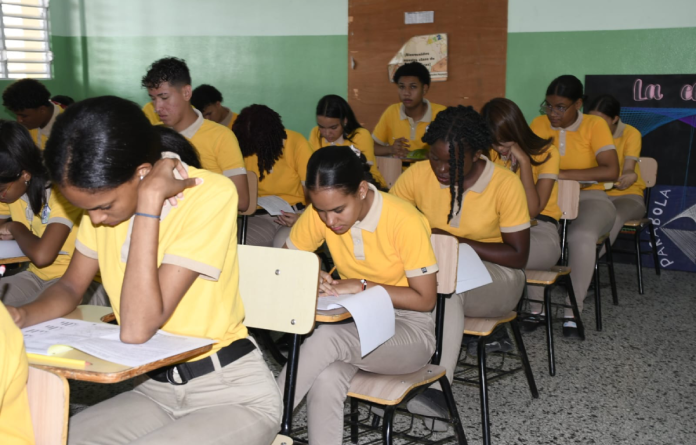 Padres y estudiantes evaluarán a maestros en la Evaluación de Desempeño Docente