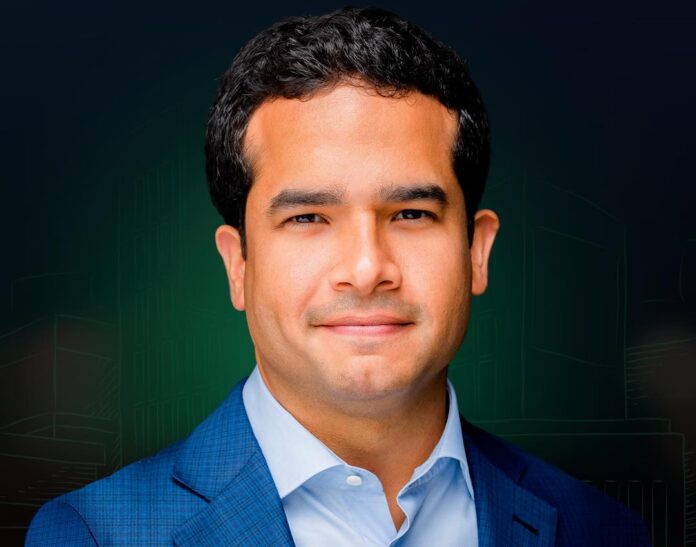 Omar Fernández dice no hay que temer a deportaciones masivas de EEUU