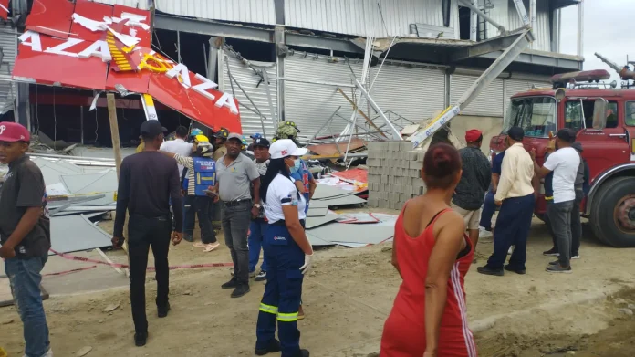 Local comercial que colapsó en Santiago tenía orden de paralización por MIVED