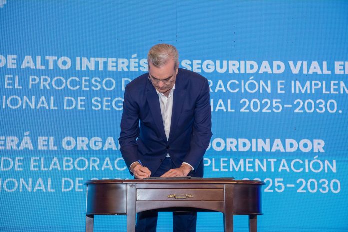 Proyectó una reducción continua de la pobreza, a pesar de reconocer las dificultades económicas del primer trimestre del año.