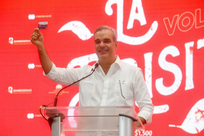 Abinader hizo entrega hoy de 3 millones de bonos por Navidad