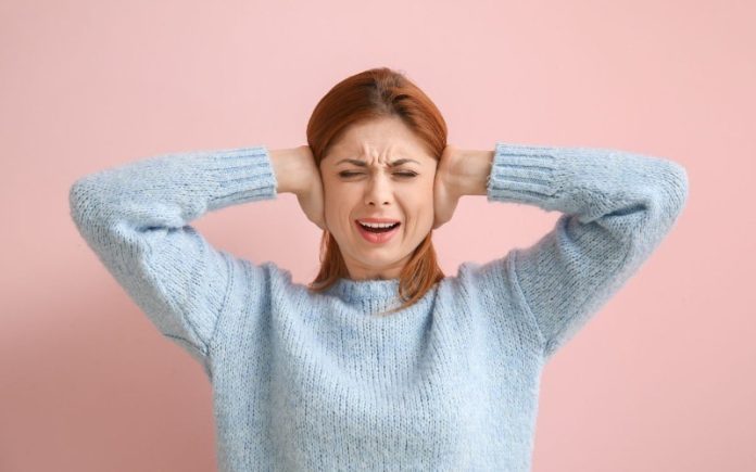 Nueva terapia digital ayuda a las personas que oyen voces
