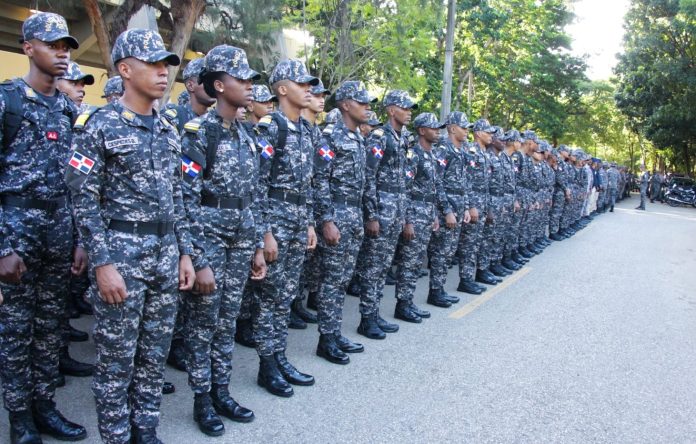 Abinader asciende a nueve nuevos generales de la Policía Nacional y pensiona otros seis