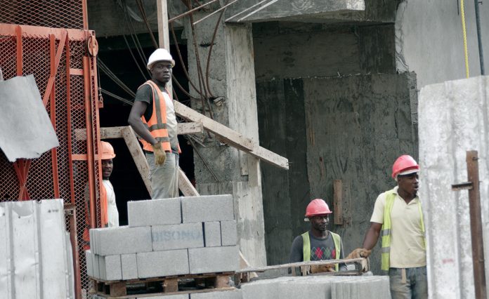 Abinader se reunirá con el sector construcción para impulsar la dominicanización de la mano de obra