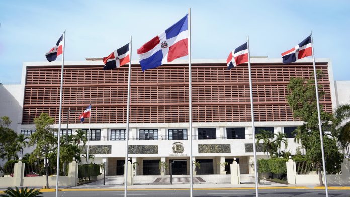 El pleno, ratificó, además el nombramiento diplomático de Angie Shakira Martínez Tejera, como embajadora en la República de Corea; y el de Manuel Antonio Durán Pilarte, como embajador en Jamaica.