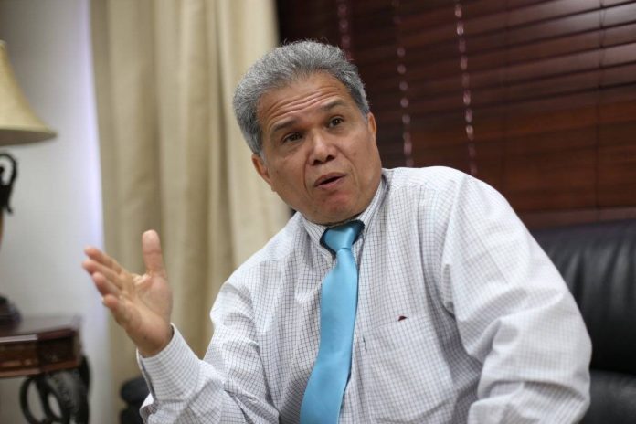 Presidente del CMD denuncia morosidad de las ARS en el pago a médicos y exige cumplimiento de la ley