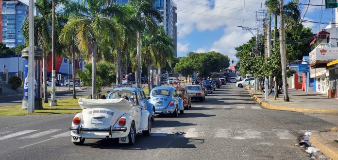 ¡Este Domingo: Exhibición y desfile de autos antiguos, invitación de Duartianos!