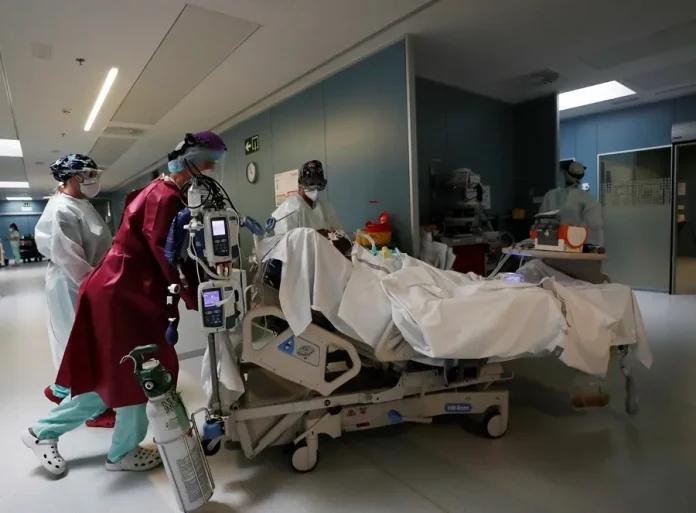 Cinco años de covid: De un tsunami imparable a un virus respiratorio más y «bajo mínimos»