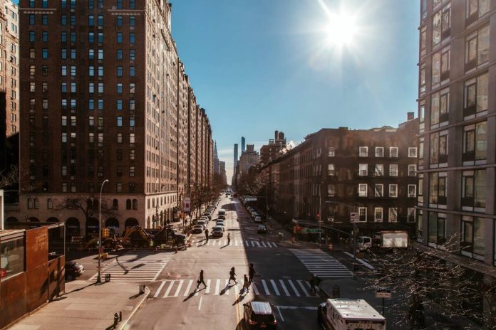 Nueva York envía cartas de despido a unos 2.000 guardias de prisiones