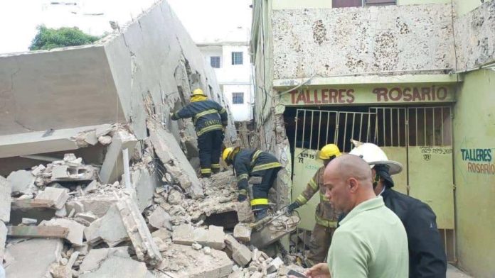 Colapsa edificio en construcción en La Romana; varias personas quedaron atrapadas