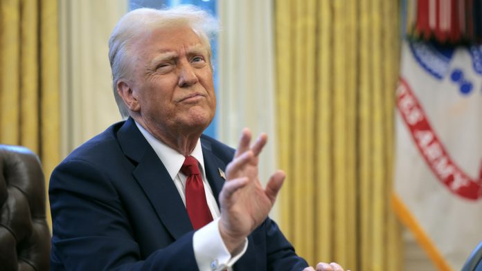 Trump admite que aranceles a socios podrían causar un 
