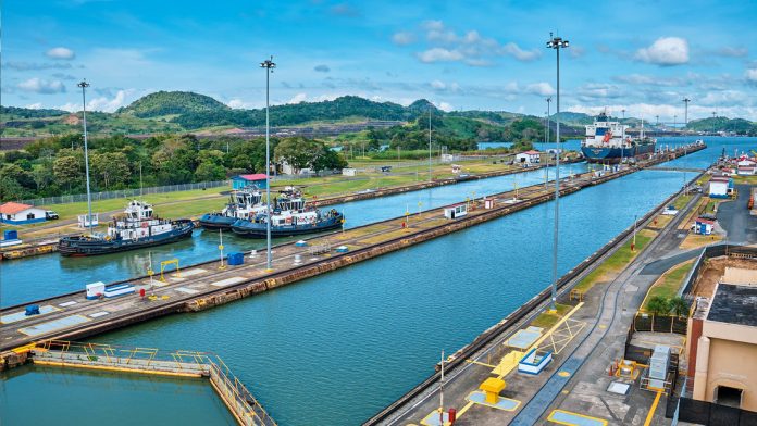 El canal de Panamá desmiente haber permitido el tránsito gratuito de barcos de EE.UU.