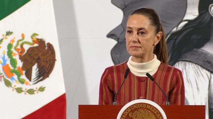 Sheinbaum recordó que las invasiones a México fueron justificadas con argumentos legales desde el exterior, pues se sostuvieron “en todos los casos en supuestos jurídicos desde la perspectiva del invasor”, señaló.