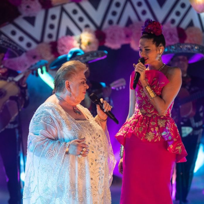 Artistas y políticos mexicanos lamentan la muerte de Paquita la del Barrio