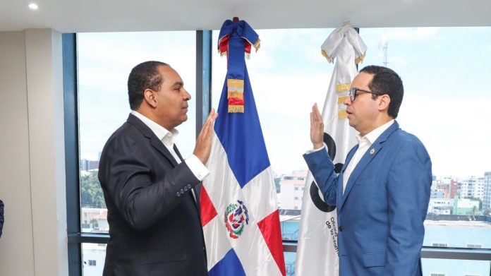 Edgar de Jesús Batista es juramentado nuevo director general de la Ogtic