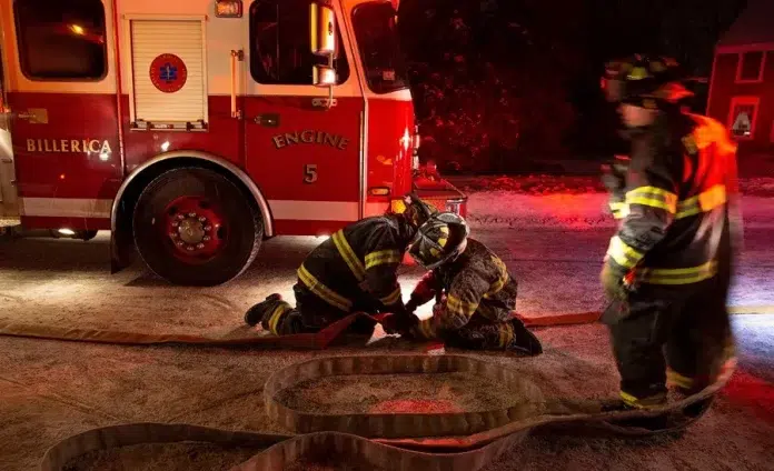 Al menos 6 muertos tras un accidente de avión en Filadelfia La oficina de Gestión de Emergencias de la ciudad también informó de un «gran incidente» cerca del centro comercial Roosevelt que ha obligado a cortar el tráfico, y publicó una foto en la que se ve una humareda. El incidente se produce después de que el miércoles un helicóptero militar chocara contra un avión comercial cerca del Aeropuerto Nacional Reagan de Washington, provocando la muerte de las 67 personas que iban a bordo de ambos aparatos. Trump: es «muy triste ver un avión estrellarse en Filadelfia» El presidente de Estados Unidos, Donald Trump, dijo que es «muy triste ver un avión estrellarse en Filadelfia. El mandatario, además, lamentó la pérdida de «almas inocentes». No obstante, la alcaldesa de Filadelfia, Cherelle Parker, dijo este viernes que todavía no tenían informes sobre el número de víctimas mortales.