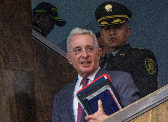 Juicio contra el expresidente colombiano Álvaro Uribe entra de nuevo en pausa