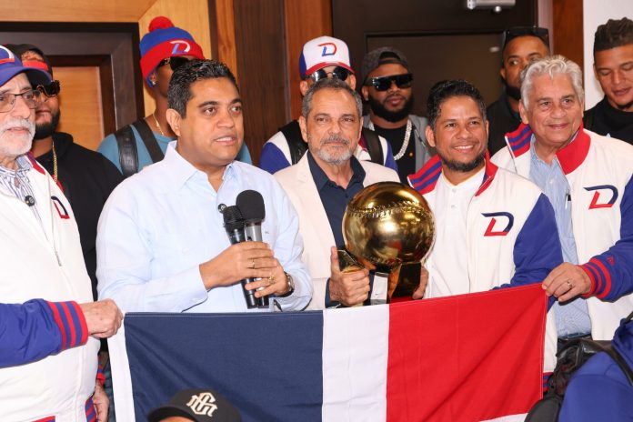 Ministro Kelvin Cruz recibe a los campeones de la Serie del Caribe
