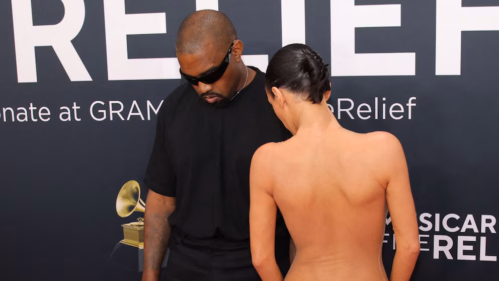Kanye defendió la escena asegurando que no se trataba de un truco publicitario, sino de una expresión artística