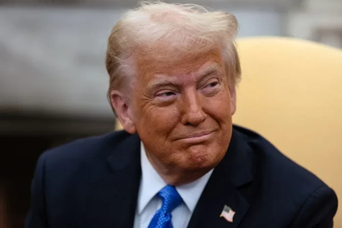 Juez impide a Trump arrestar migrantes en algunos lugares de culto