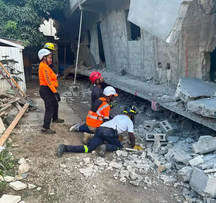 Rescatada la quinta persona del derrumbe en La Romana, se encuentra en estado crítico