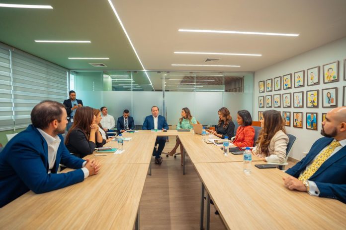 Presidencia y Jóvenes Empresarios acuerdan colaborar en el desarrollo económico y social del país
