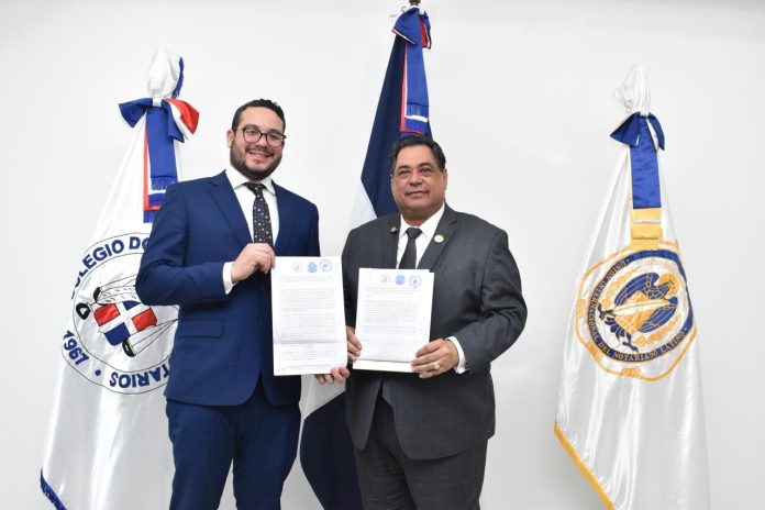 Jhon Richard Feliz Paniagua y Paul José Maldonado Bueno, titulares de ambas entidades, luego de firmar el convenio.