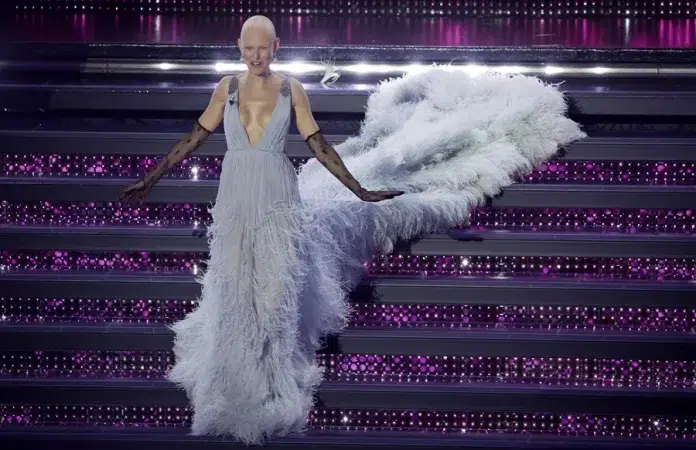 La modelo italiana Bianca Balti reaparece en el Festival de Sanremo tras un tratamiento contra el cáncer