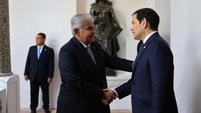 Secretario de Estado de EEUU se reúne con el presidente de Panamá en plena tensión por el canal