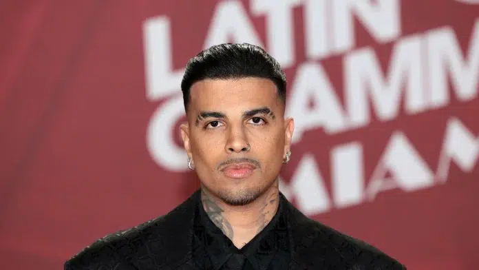 Rauw Alejandro debutará en el cine junto a Jason Statham en película dirigida por Guy Ritchie