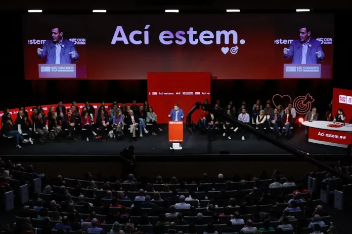 Sánchez afea a Feijóo sus cambios de posición con los decretos: «No le importan nada los pensionistas»