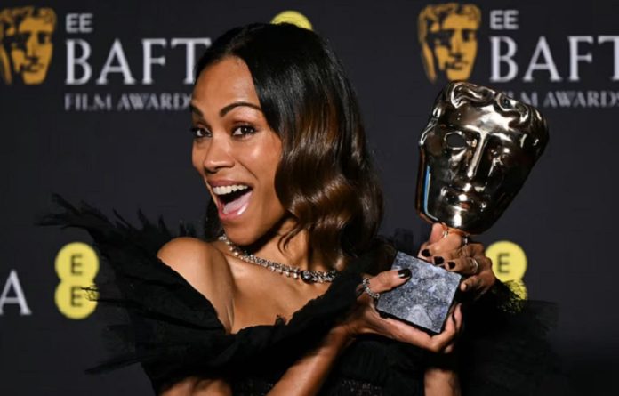 Zoe Saldaña gana el premio BAFTA a mejor actriz de reparto por ‘Emilia Pérez’