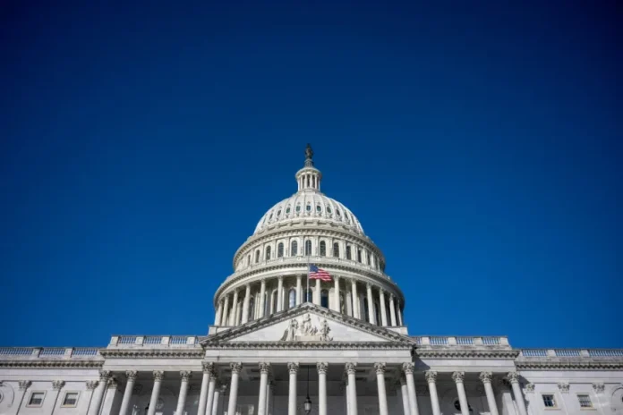 Los demócratas ceden ante Trump para evitar la parálisis presupuestaria