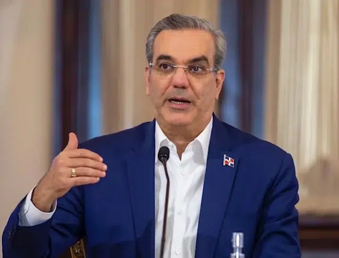 Domínguez Brito denunció serias irregularidades en el manejo de temas ambientales y judiciales, instando al gobierno a priorizar la protección y el bienestar de la ciudadanía dominicana.