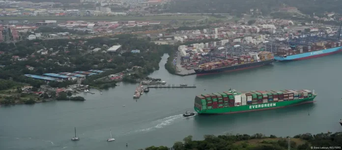 CK Hutchison vende puertos en Panamá y sube 22 % en bolsa