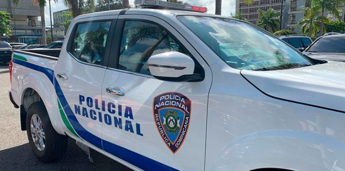 Entre los detenidos figura Gregorio Urbano Reyes Ramírez, de 37 años, quien fue arrestado al presentar una alerta migratoria cuando intentaba salir del país por el Aeropuerto Internacional de Las Américas (AILA) con destino a los Estados Unidos.