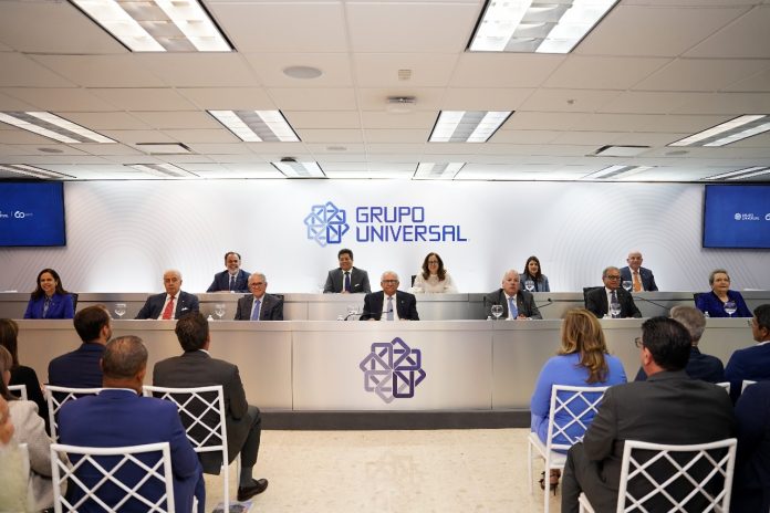 Un aspecto de la asamblea general ordinaria anual del conglomerado, presidida por los miembros del consejo de administración del Grupo Universal.