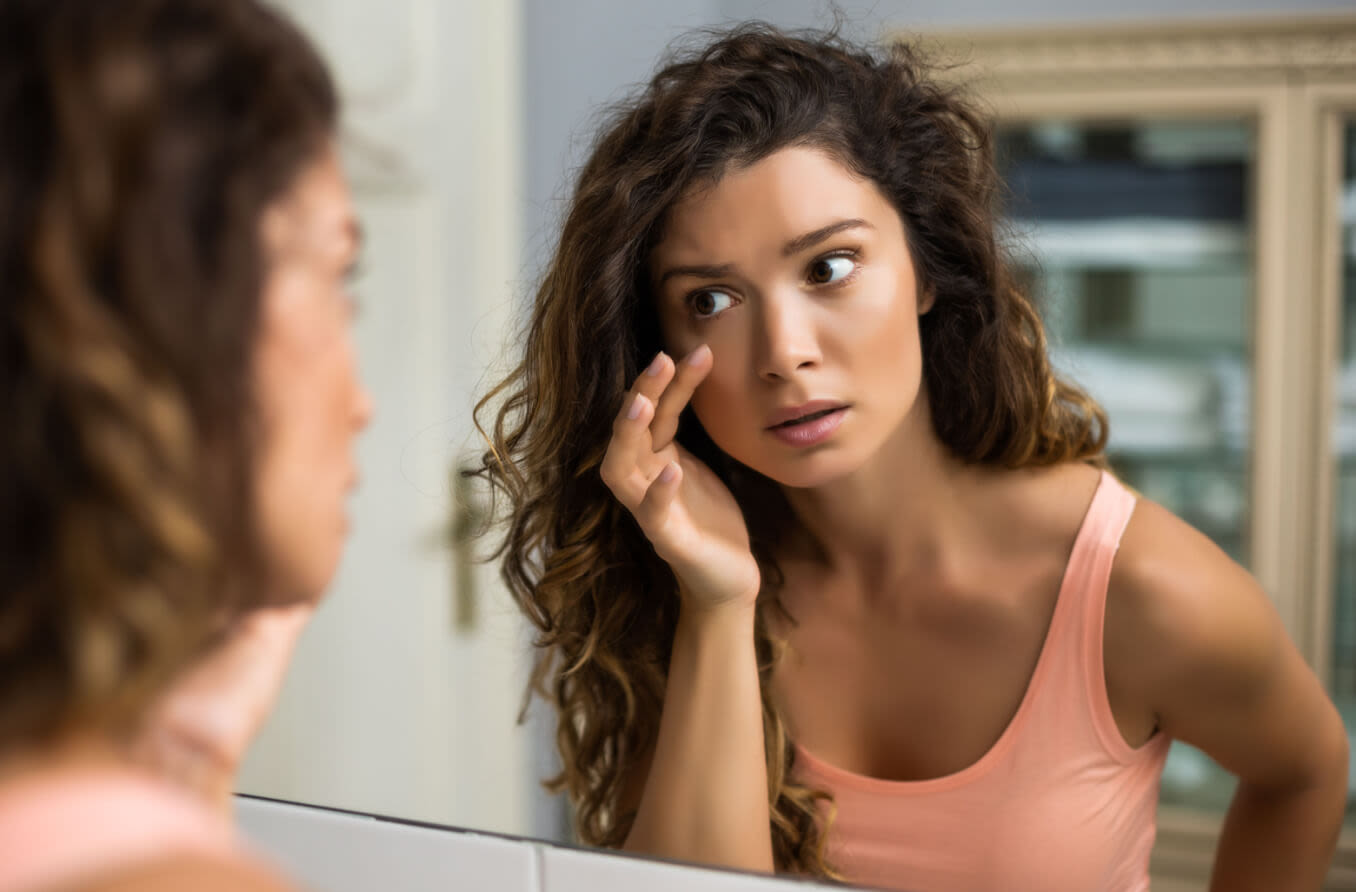 symptoms swollen eyelid treatment