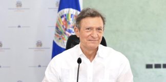Canciller Roberto Álvarez defiende acuerdo con EEUU: “RD también recibe beneficios” Así lo informó el canciller dominicano, Roberto Álvarez, quien explicó que esta iniciativa surge tras varios años de gestiones diplomáticas iniciadas luego del asesinato del entonces presidente haitiano Jovenel Moïse en 2021.