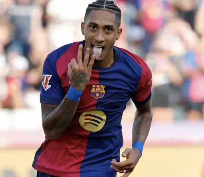Y de la alarma al derrumbe cuando otro fallo, este general e indigno de un líder, le regaló al delantero celeste la ocasión de anotar el 1-3, un hat trick por todo lo alto, con Iago Aspas, que saldría después, viéndolo desde el banquillo.