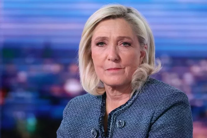 Le Pen se aferra a sus opciones y para el reloj de la sucesión