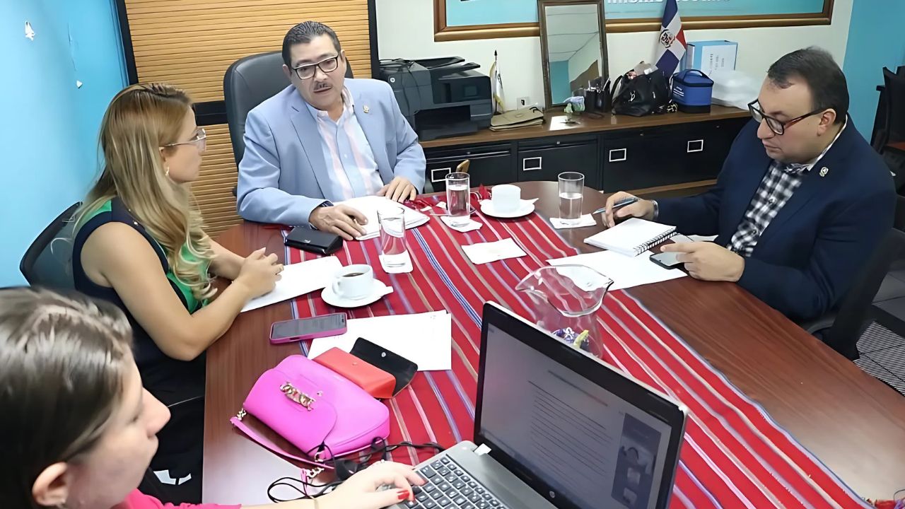 La Comisión de Turismo, presidida por el HD Carlos Salomón García Bonilla, trabajando en la propuesta de Política Regional de Turismo del SICA 2024-2034.