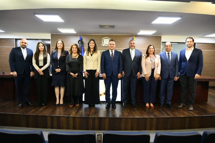 Nueva cédula: JCE la presenta al sector empresarial