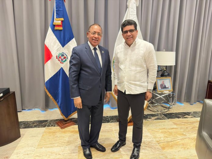 Dr. Ismael Reyes sostiene encuentro con Alcalde Dio Astacio